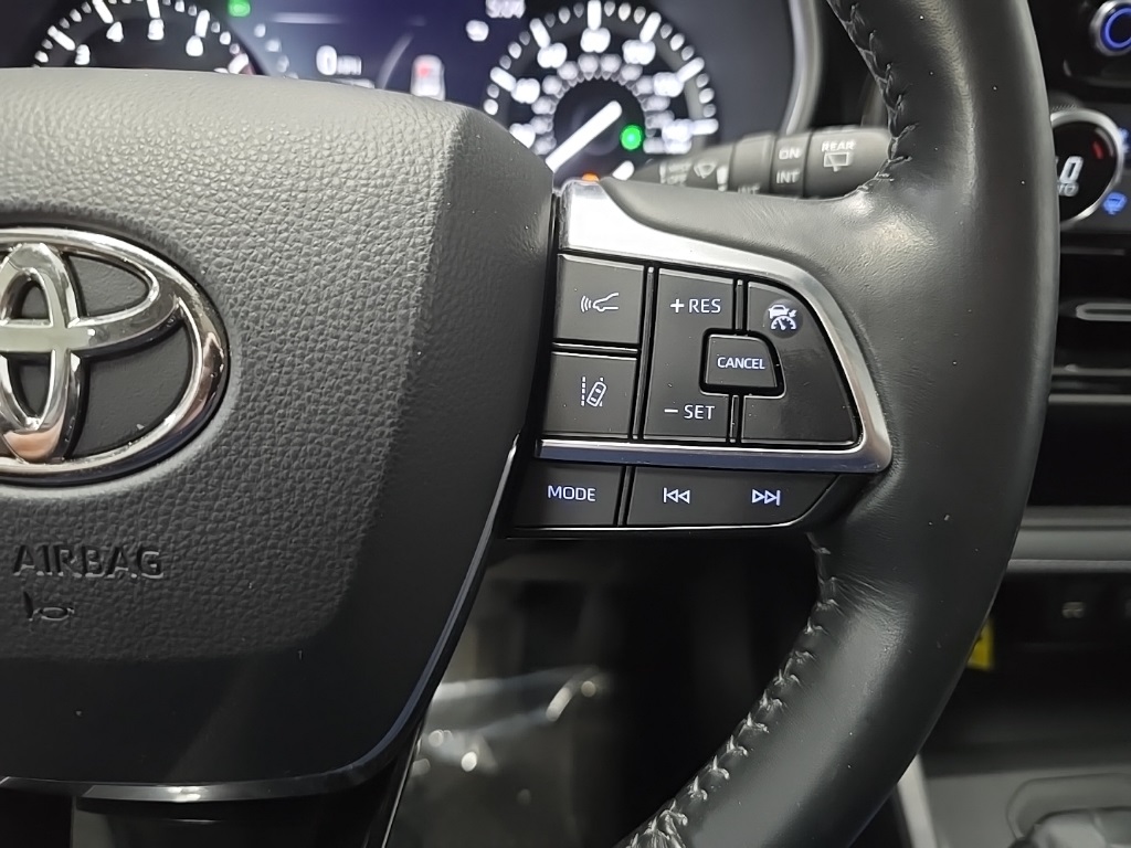 2021 Toyota Highlander XLE photo 20