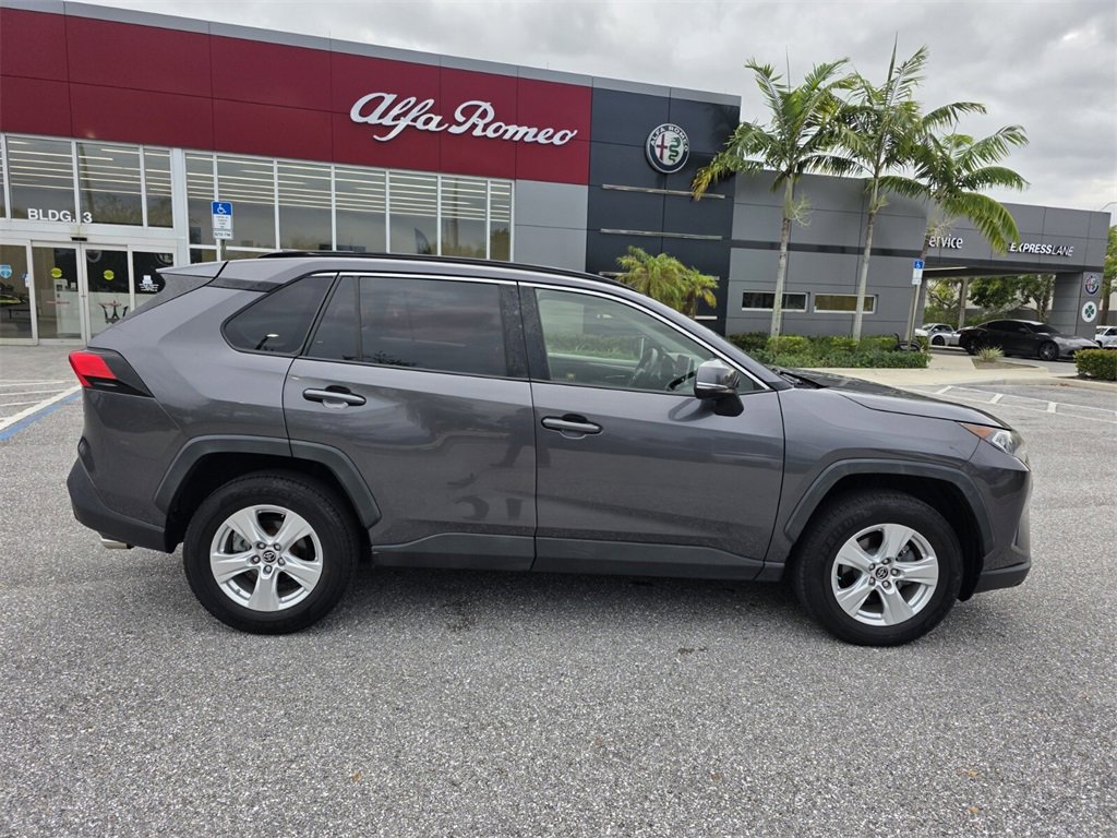 2019 Toyota RAV4 XLE photo 3