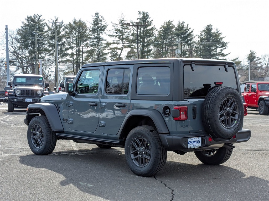 2025 Jeep Wrangler photo 5