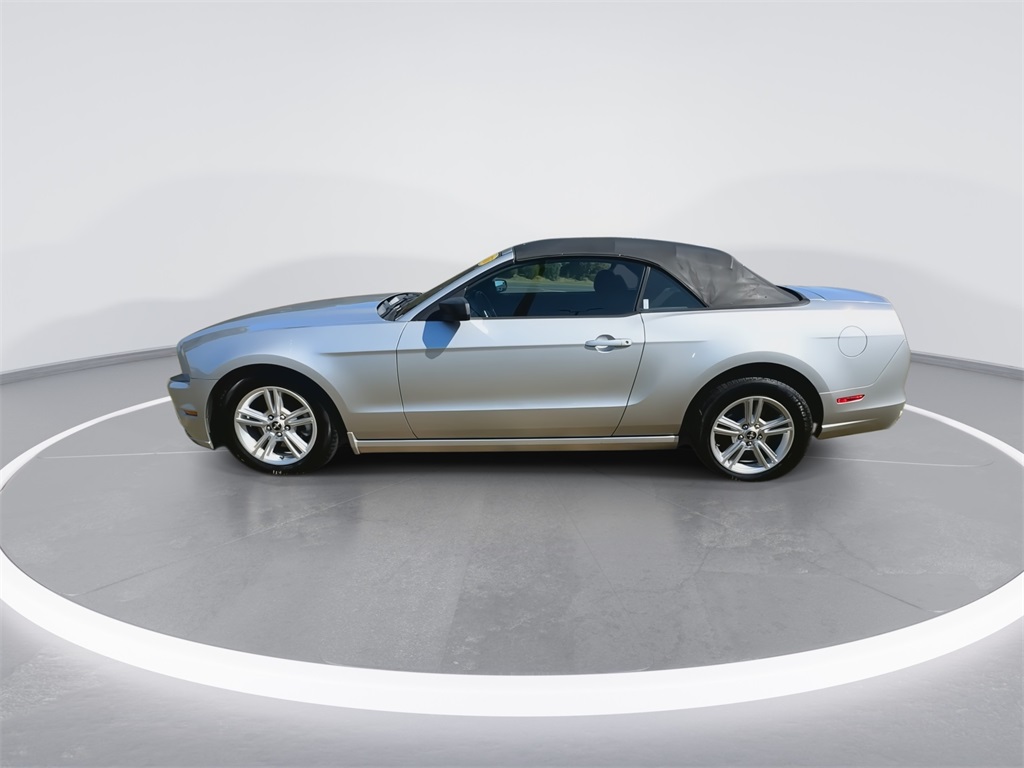 2013 Ford Mustang V6 Convertible photo 4