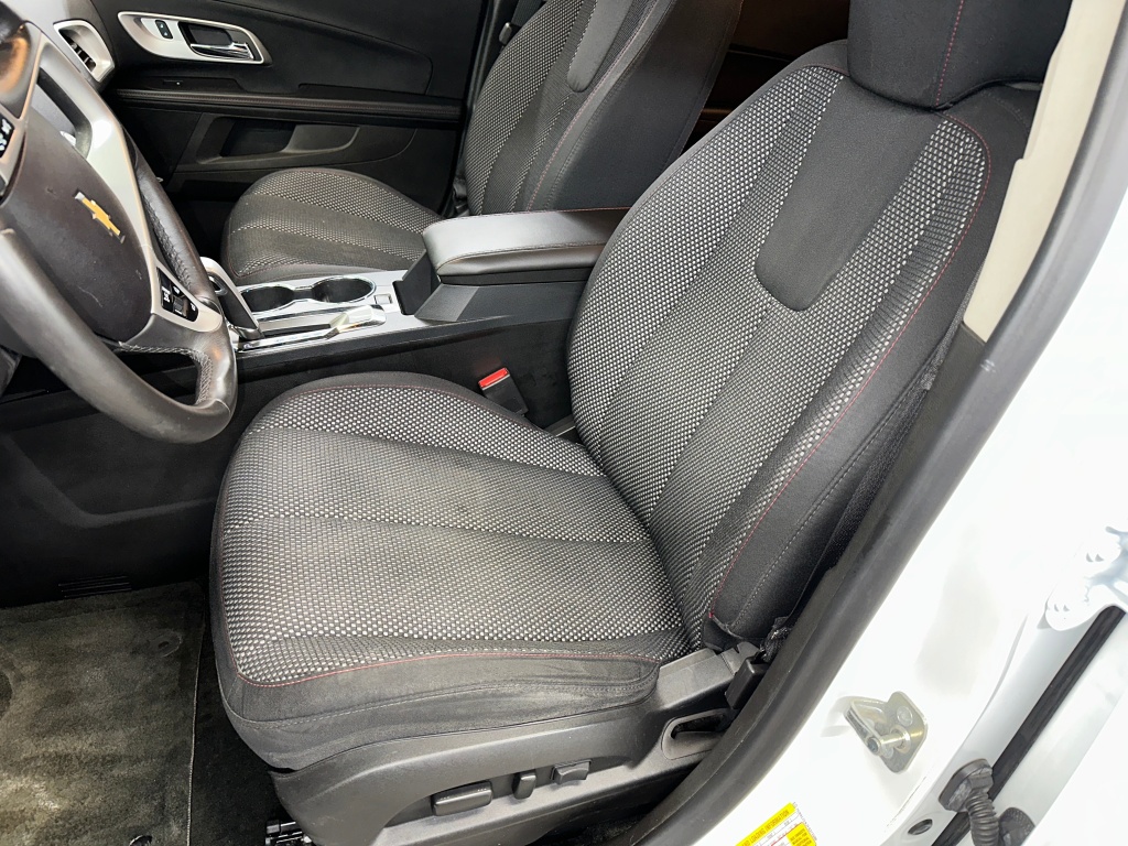 2015 Chevrolet Equinox LT photo 2