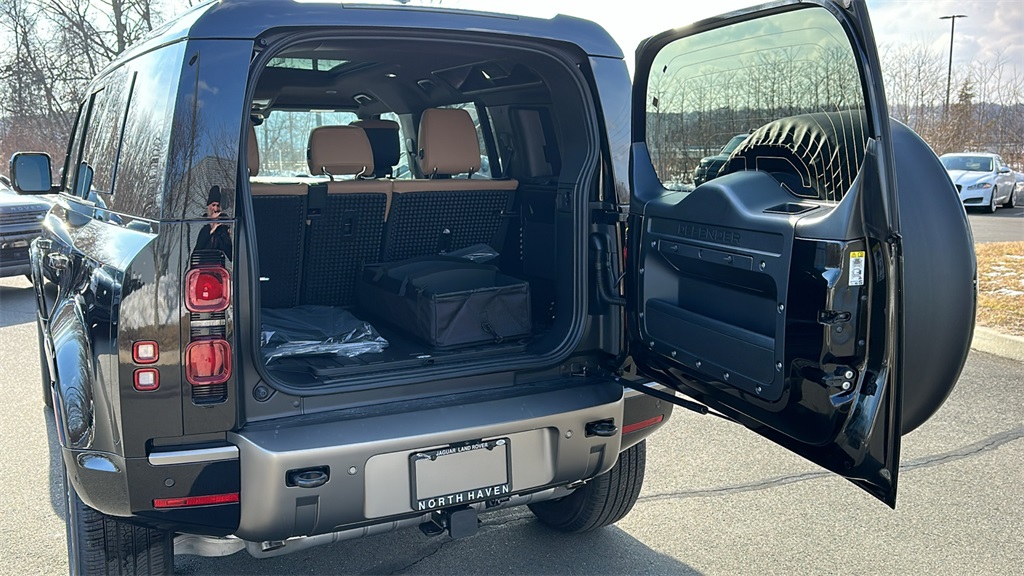 2025 Land Rover Defender 110 X-Dynamic SE photo 26