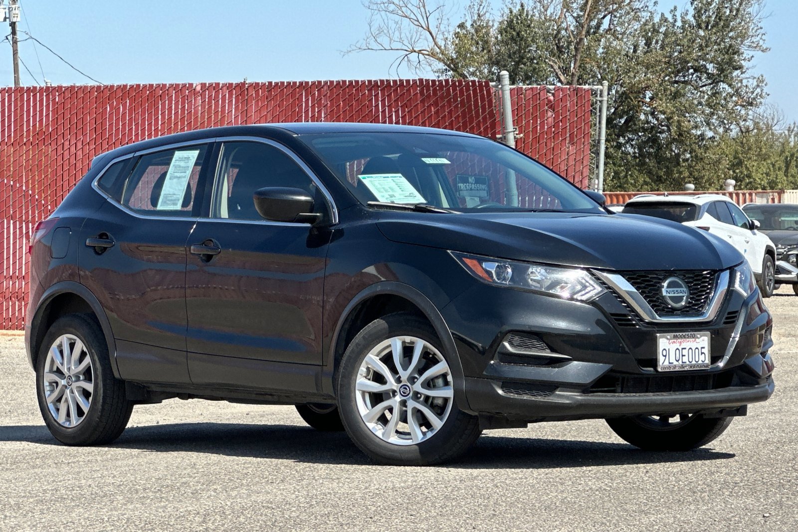 2022 Nissan Rogue Sport S photo 2