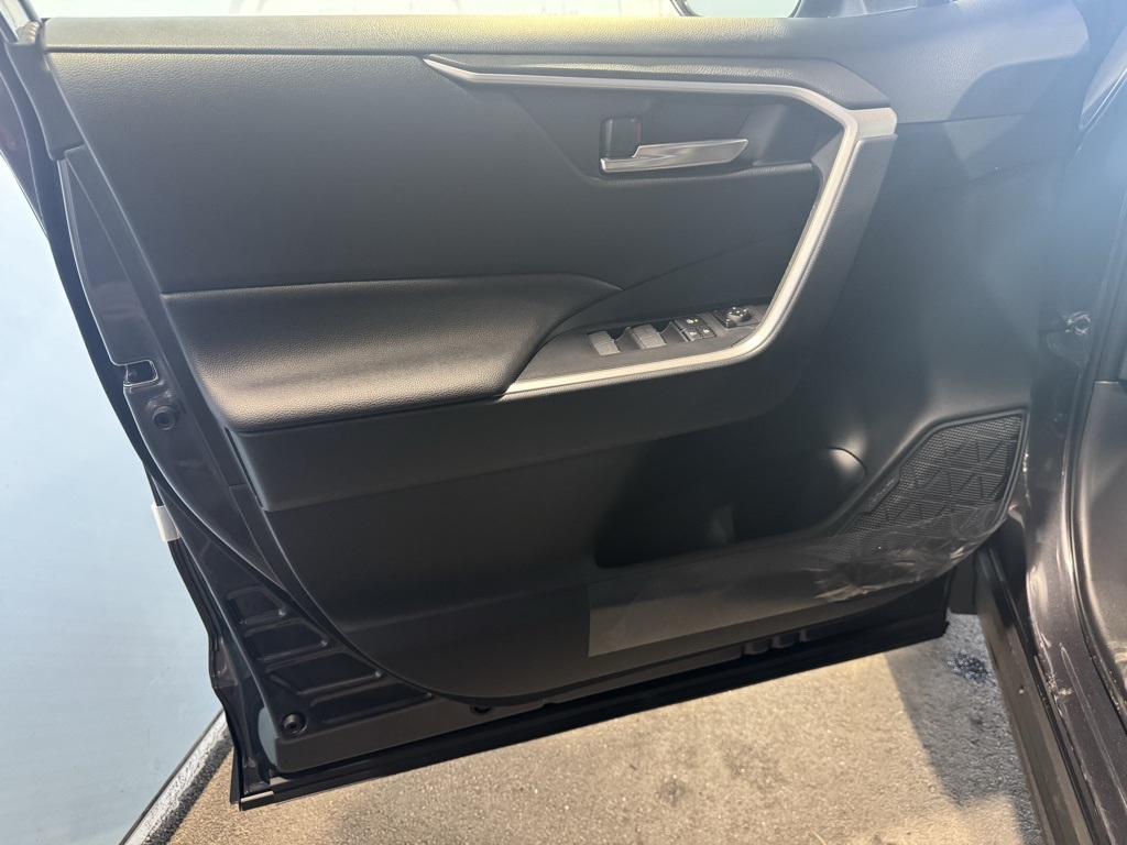 2025 Toyota RAV4 XLE Premium photo 28