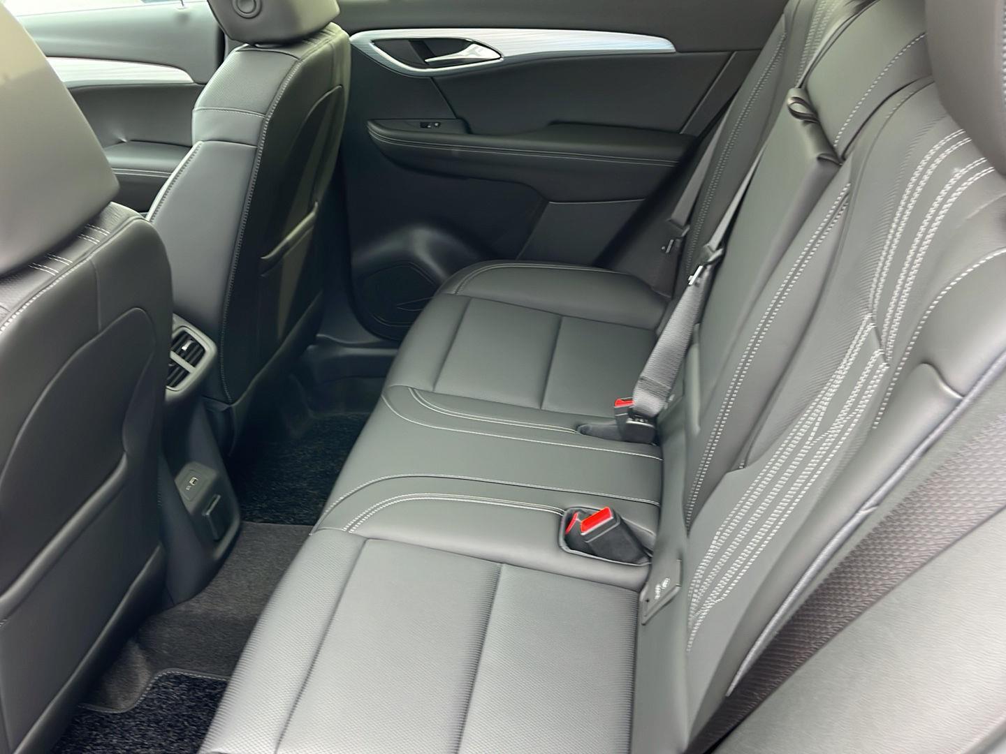 2025 Buick Envision Avenir photo 11