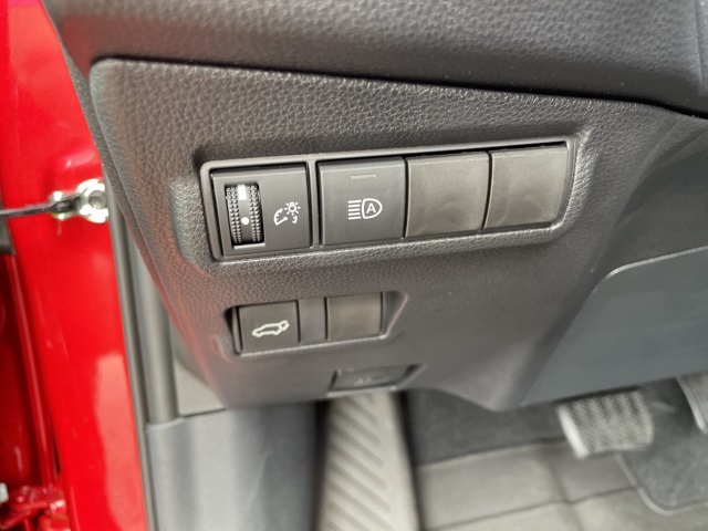 2025 Toyota Corolla Cross XLE photo 16