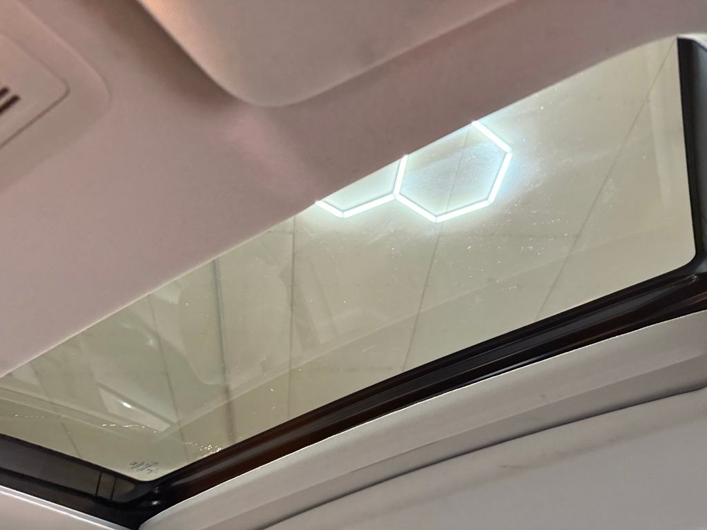 2022 Honda Insight Touring photo 3