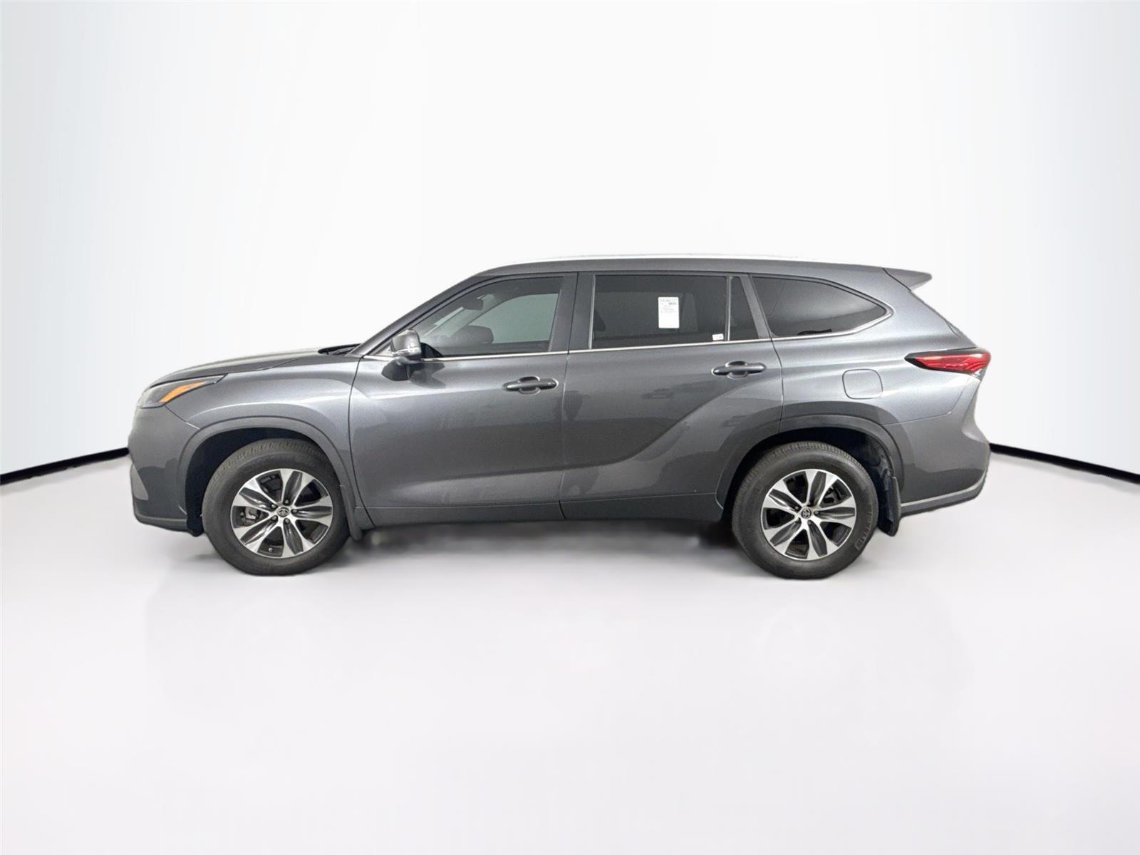 2023 Toyota Highlander XLE photo 9