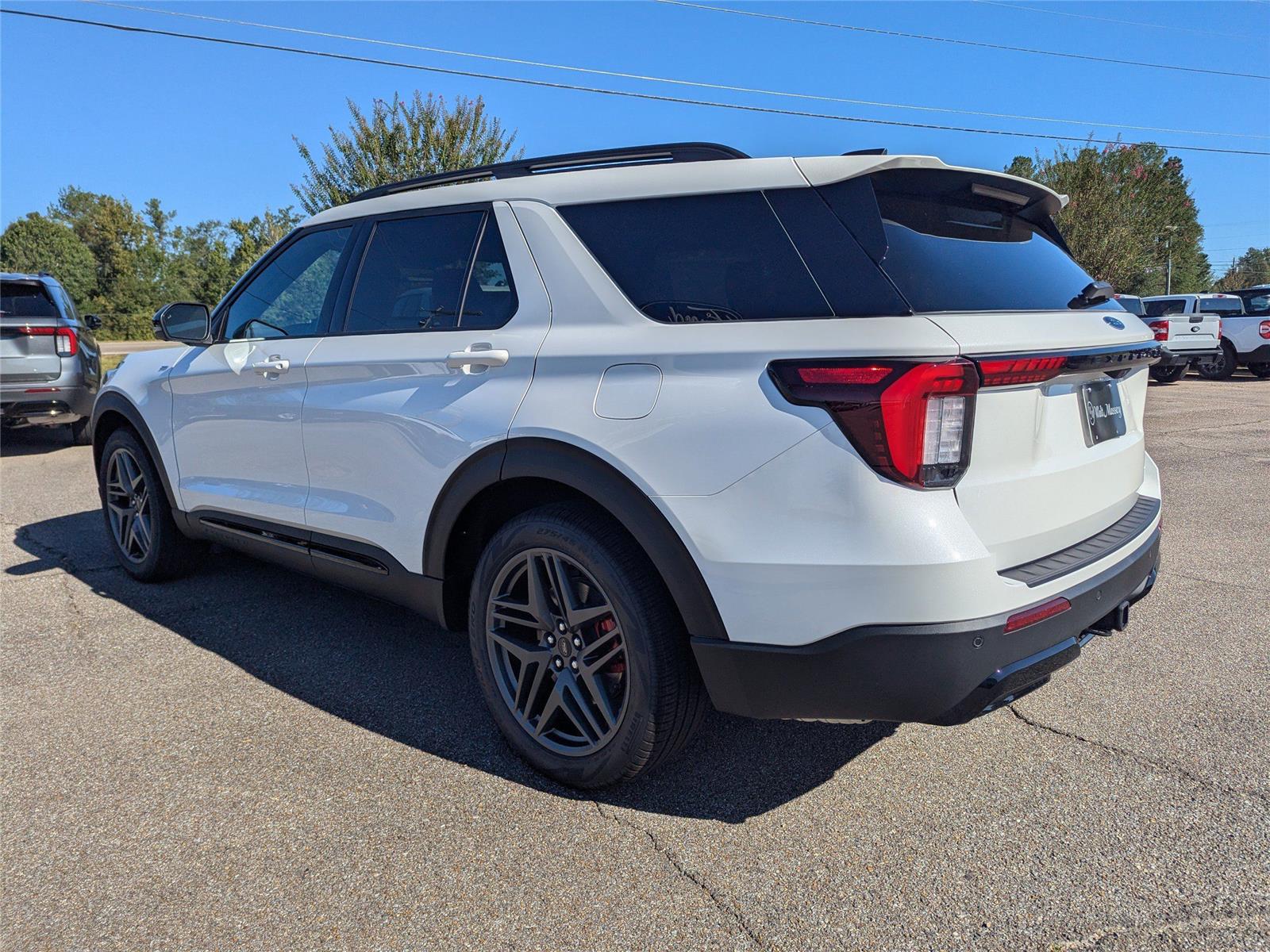 2025 Ford Explorer ST-Line photo 3