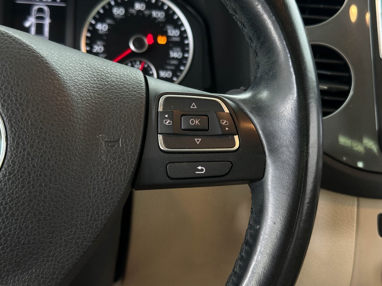 2016 Volkswagen Tiguan S photo 25