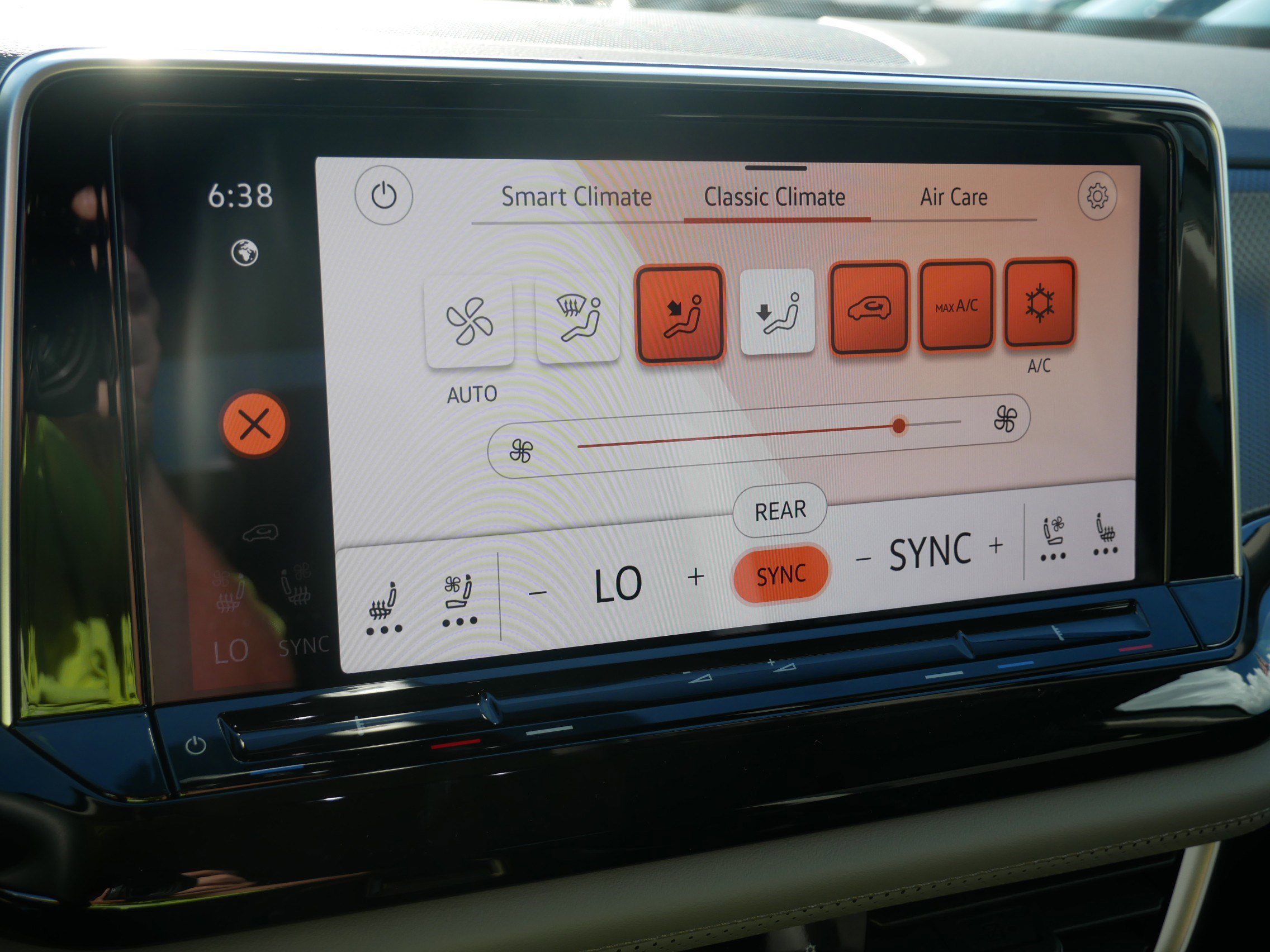 2025 Volkswagen Atlas Peak Edition SE photo 4