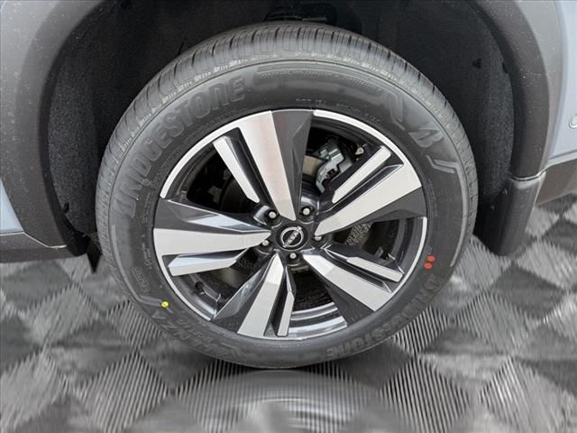 2025 Nissan Rogue SL photo 17