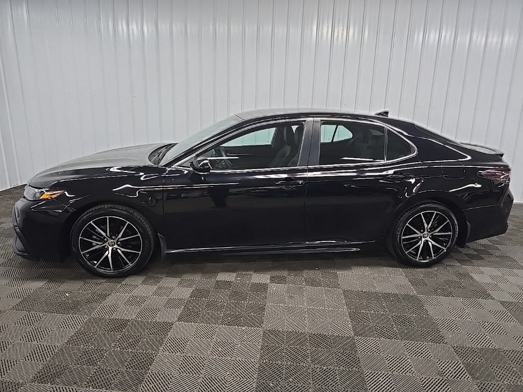 2023 Toyota Camry SE photo 4