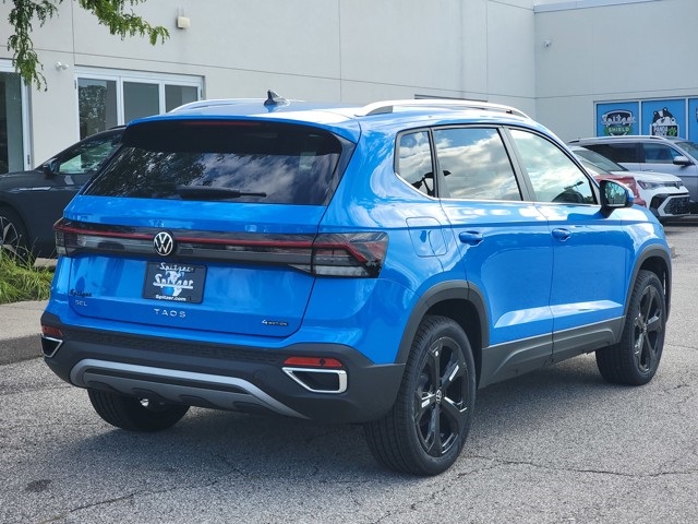 2025 Volkswagen Taos SEL photo 4