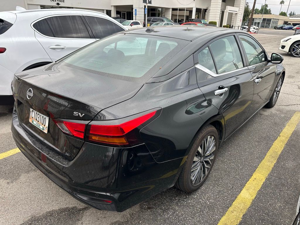 2023 Nissan Altima 2.5 SV photo 3