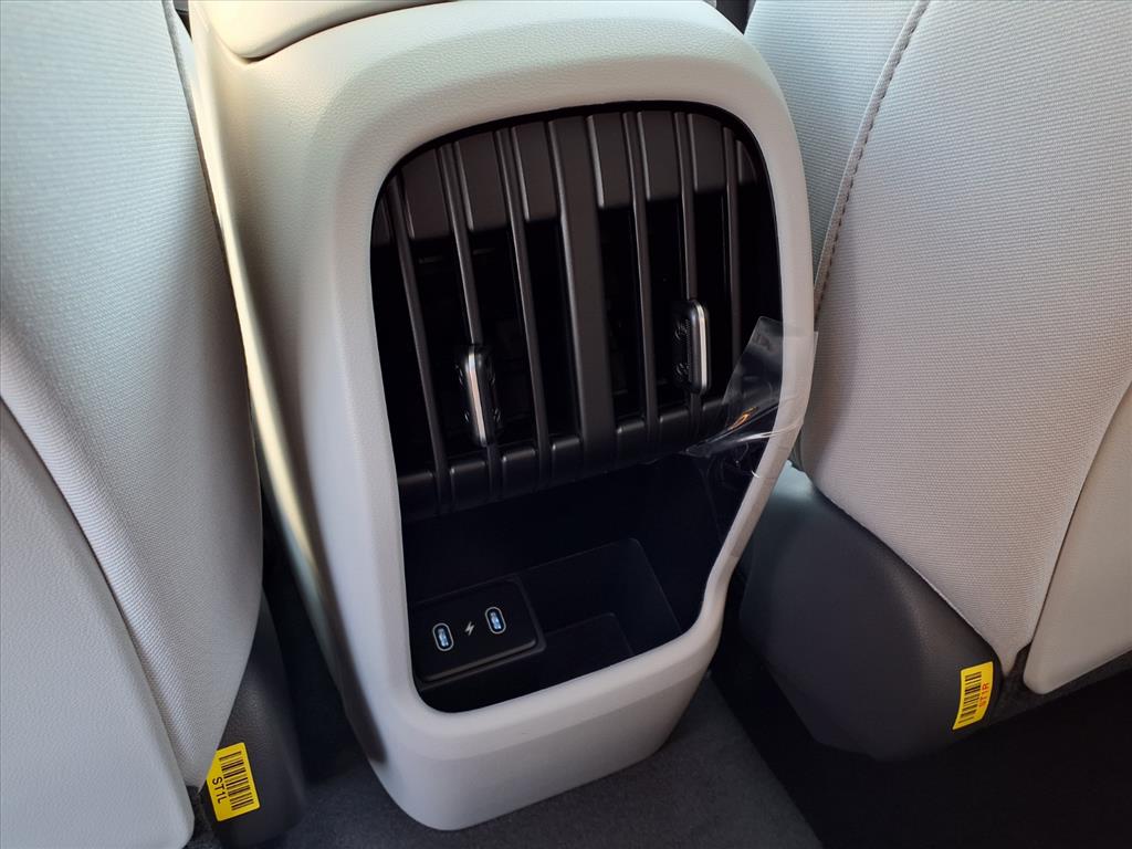 2026 Hyundai Kona SEL photo 3