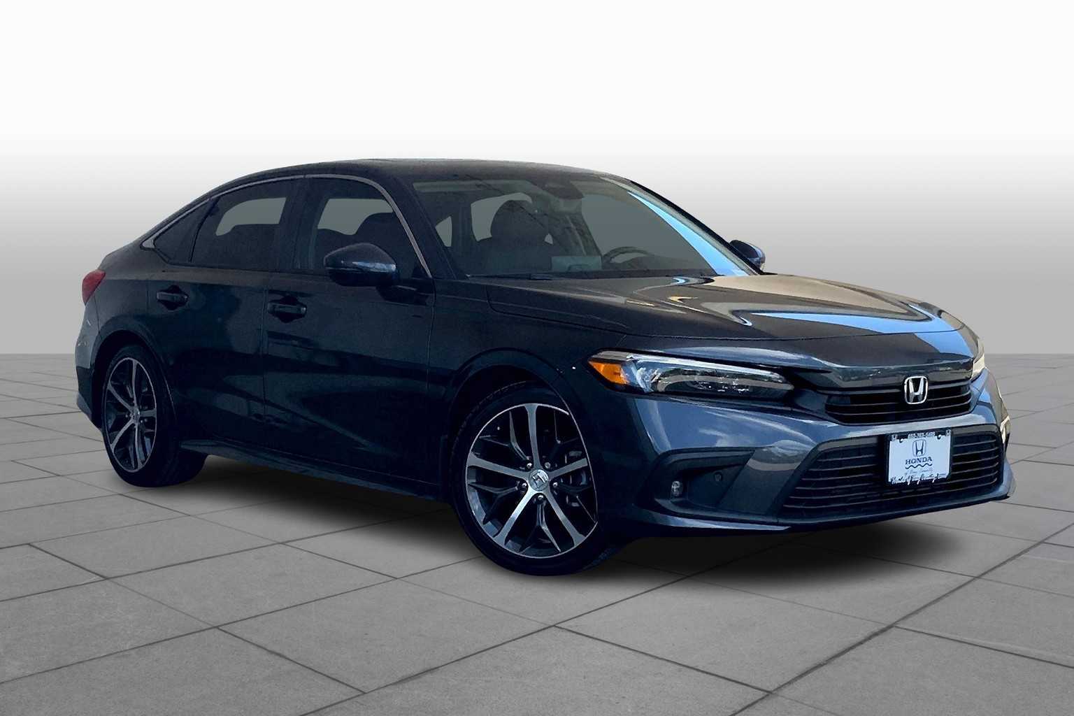 2022 Honda Civic Touring photo 2