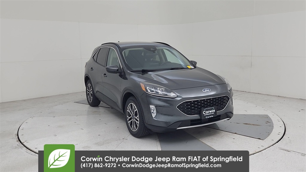 2020 Ford Escape SEL photo 3