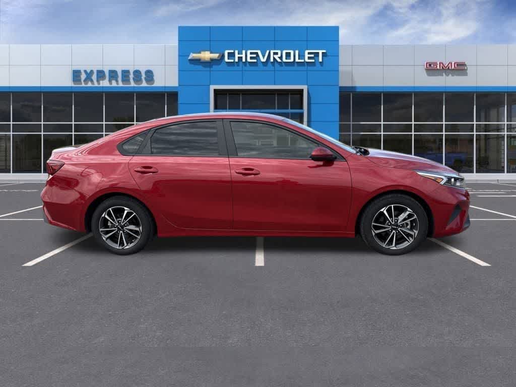 2022 Kia Forte LXS photo 2