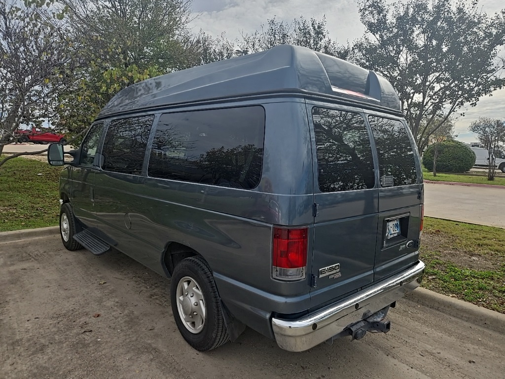 2012 Ford E-150 XLT photo 2