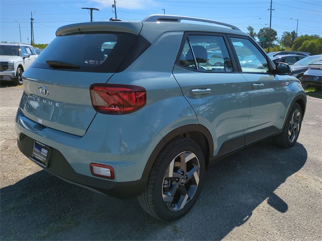 2025 Hyundai Venue SEL photo 3