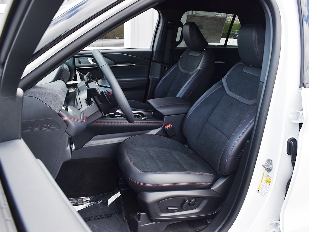 2025 Ford Explorer ST photo 5