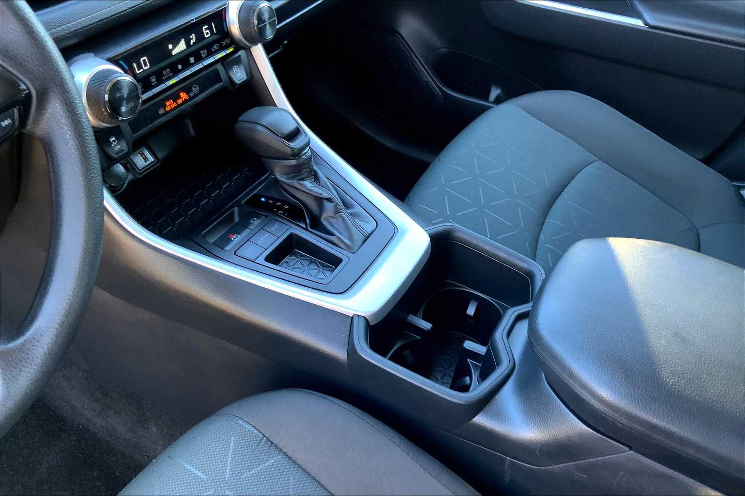 2024 Toyota RAV4 XLE photo 14
