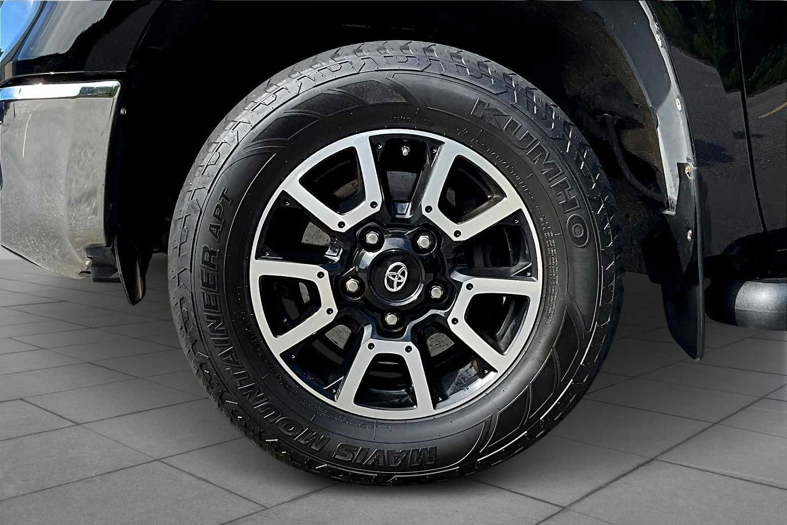 2017 Toyota Tundra SR5 photo 10