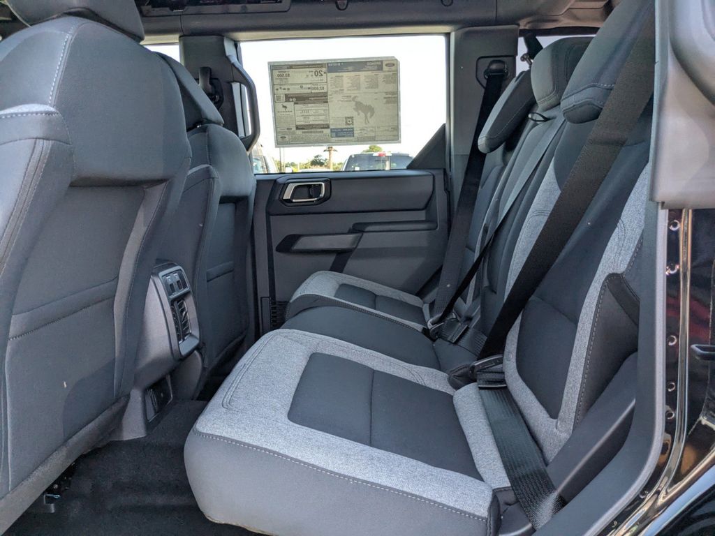 2025 Ford Bronco Base photo 13
