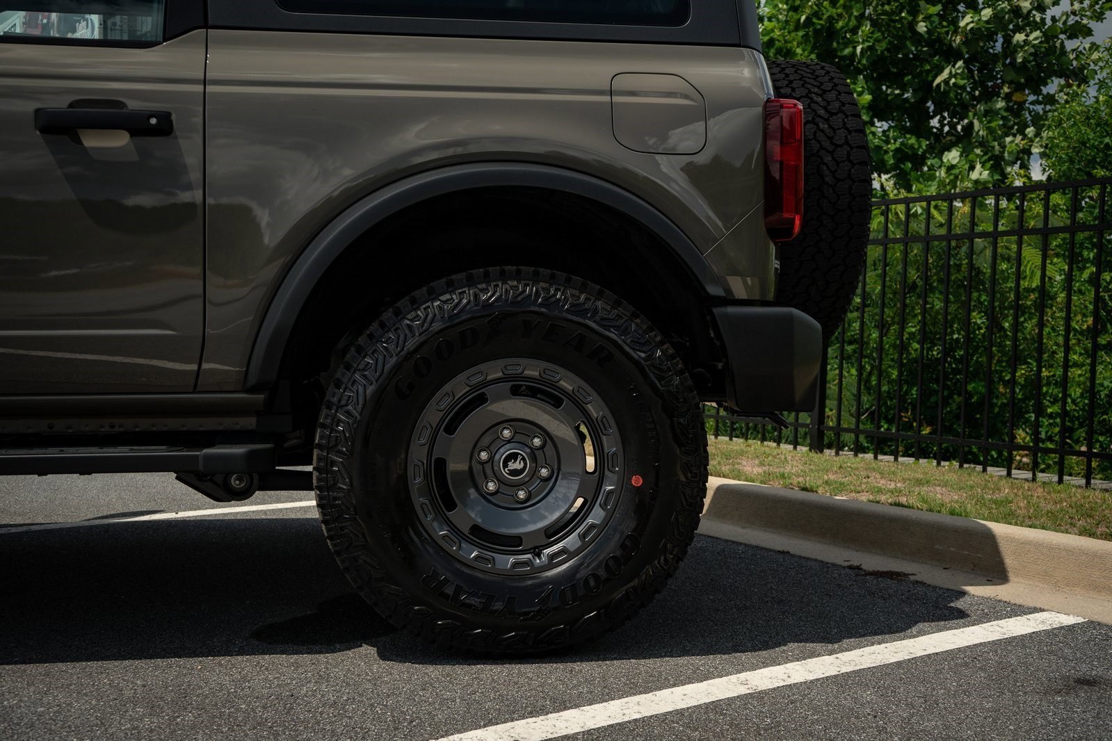 2025 Ford Bronco Base photo 5