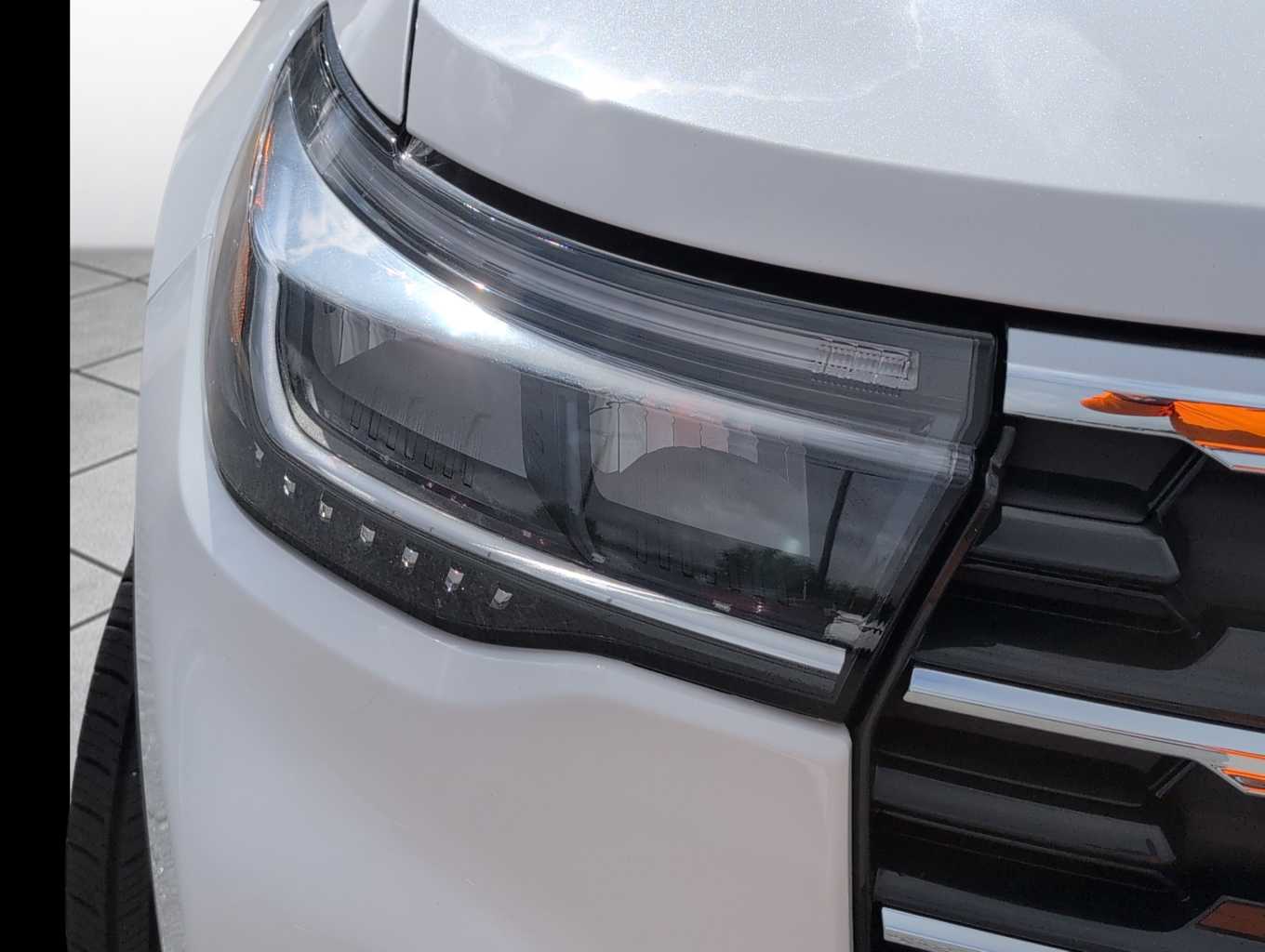 2025 Ford Explorer photo 3