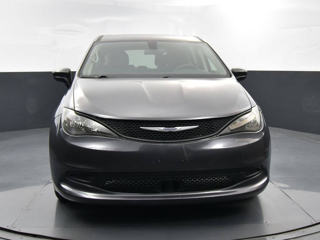 2022 Chrysler Voyager LX photo 2
