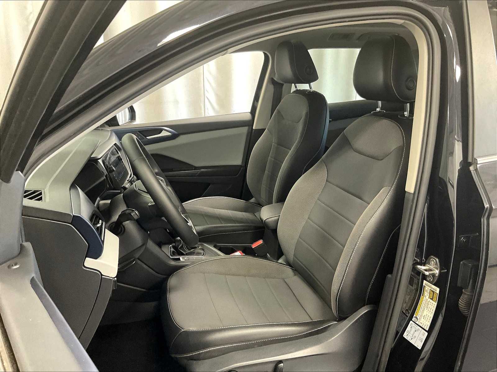 2022 Volkswagen Taos SE photo 6