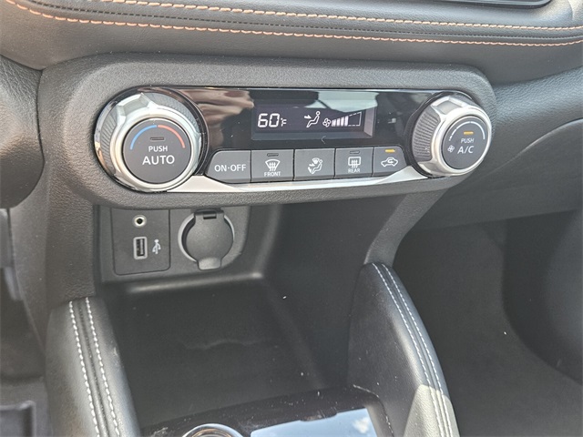 2020 Nissan Kicks SR photo 17