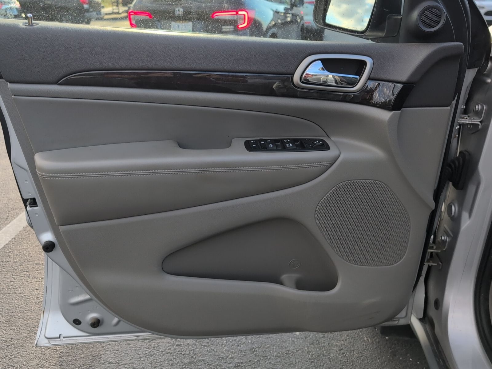 2011 Jeep Grand Cherokee Laredo photo 9