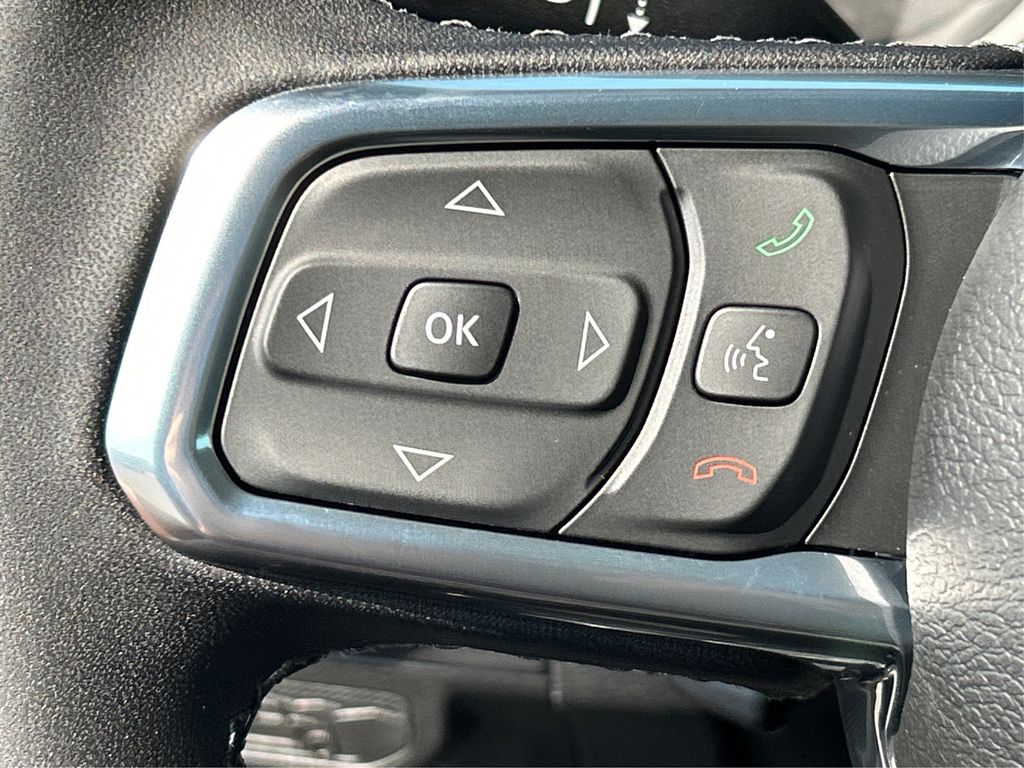 2025 Jeep Wrangler Sahara photo 34