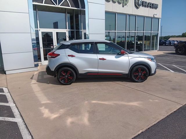 2020 Nissan Kicks SV photo 5