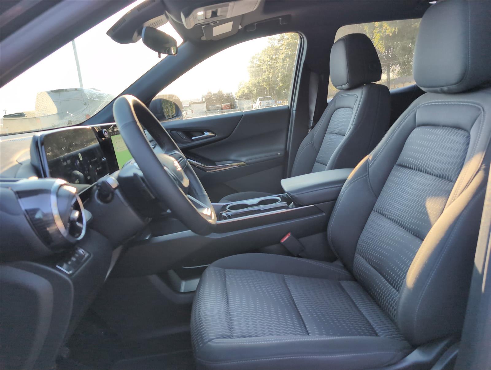 2025 Chevrolet Equinox LT photo 9