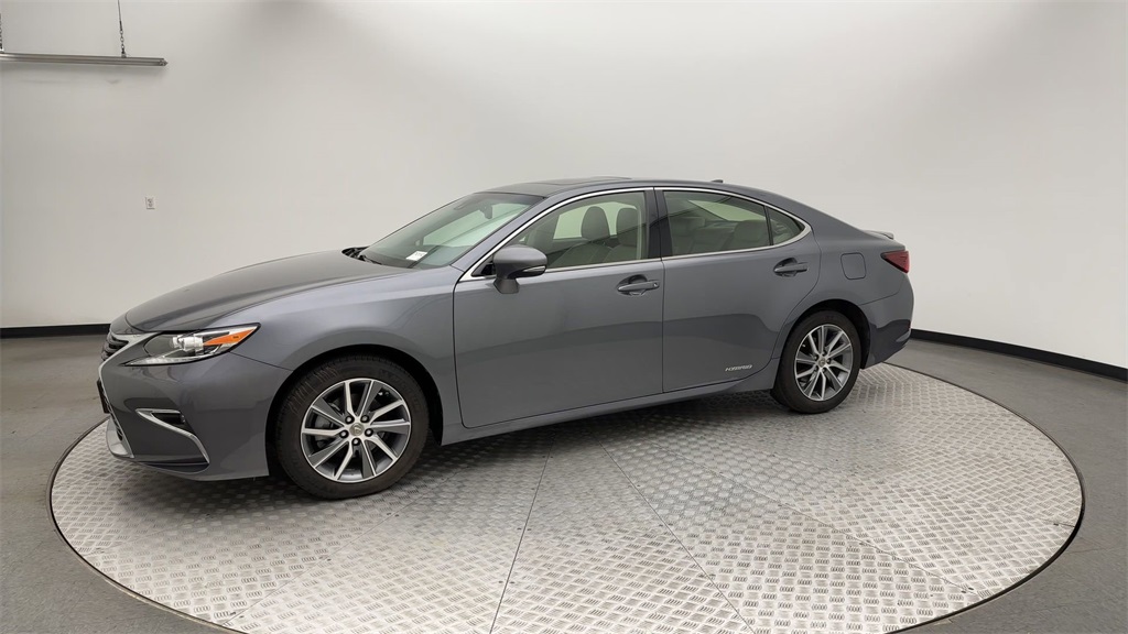 2017 Lexus ES 300h photo 6