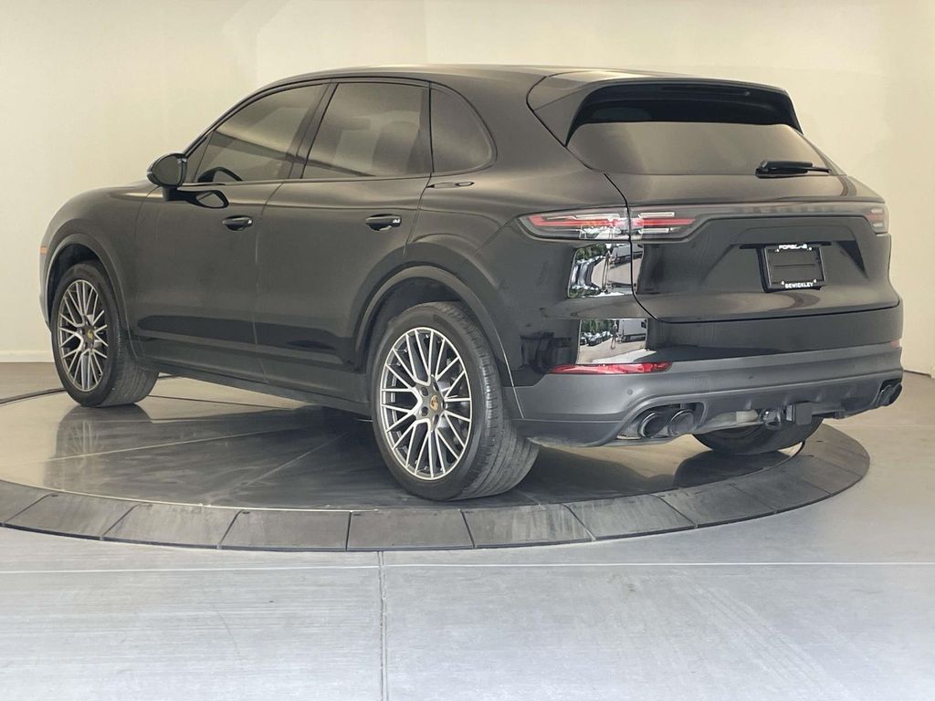 2023 Porsche Cayenne Platinum Edition photo 3