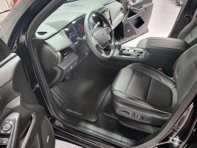 2023 Chevrolet Traverse Premier photo 3