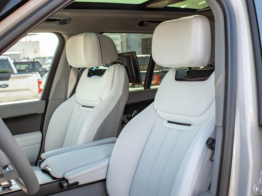 2025 Land Rover Range Rover SV photo 14