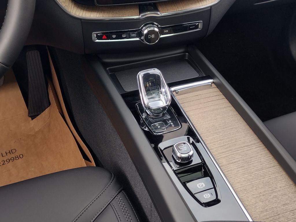 2026 VOLVO XC60 - Image 26