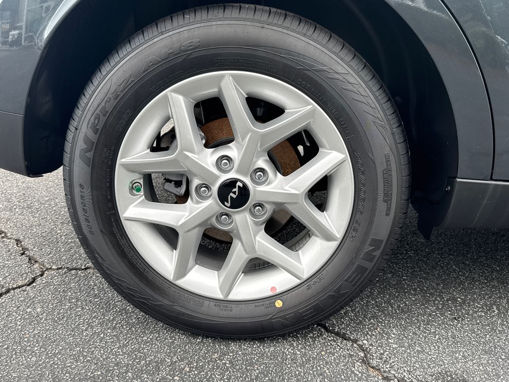 2025 Kia Soul LX photo 9