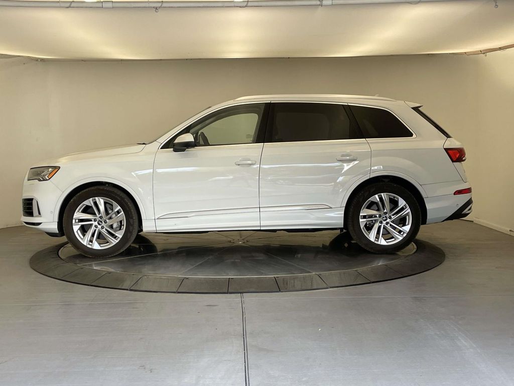 2021 Audi Q7 55 Prestige photo 2