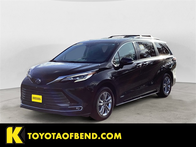 2021 Toyota Sienna Platinum's photo