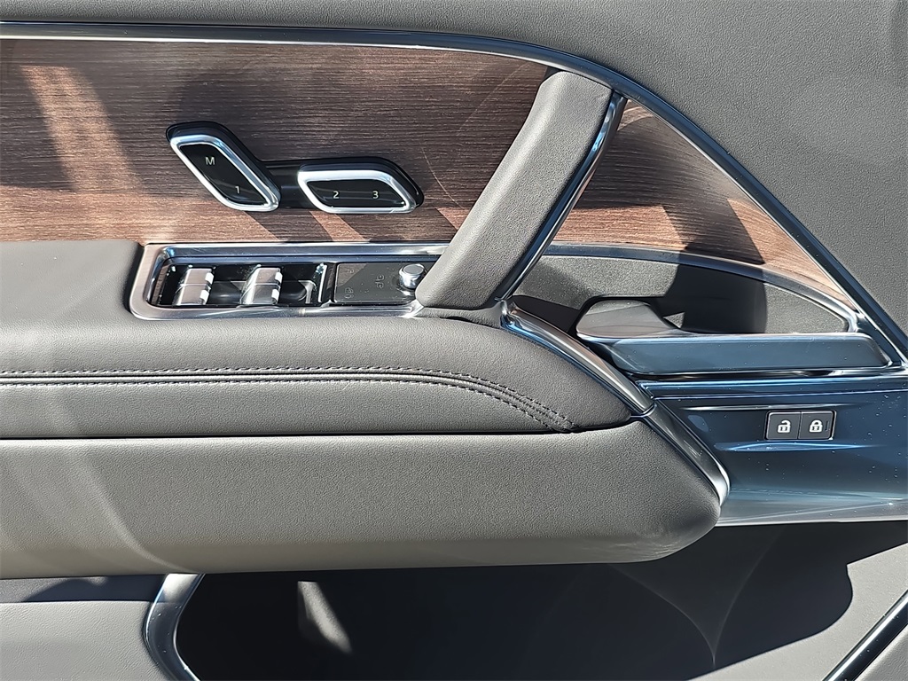 2025 Land Rover Range Rover SE photo 22