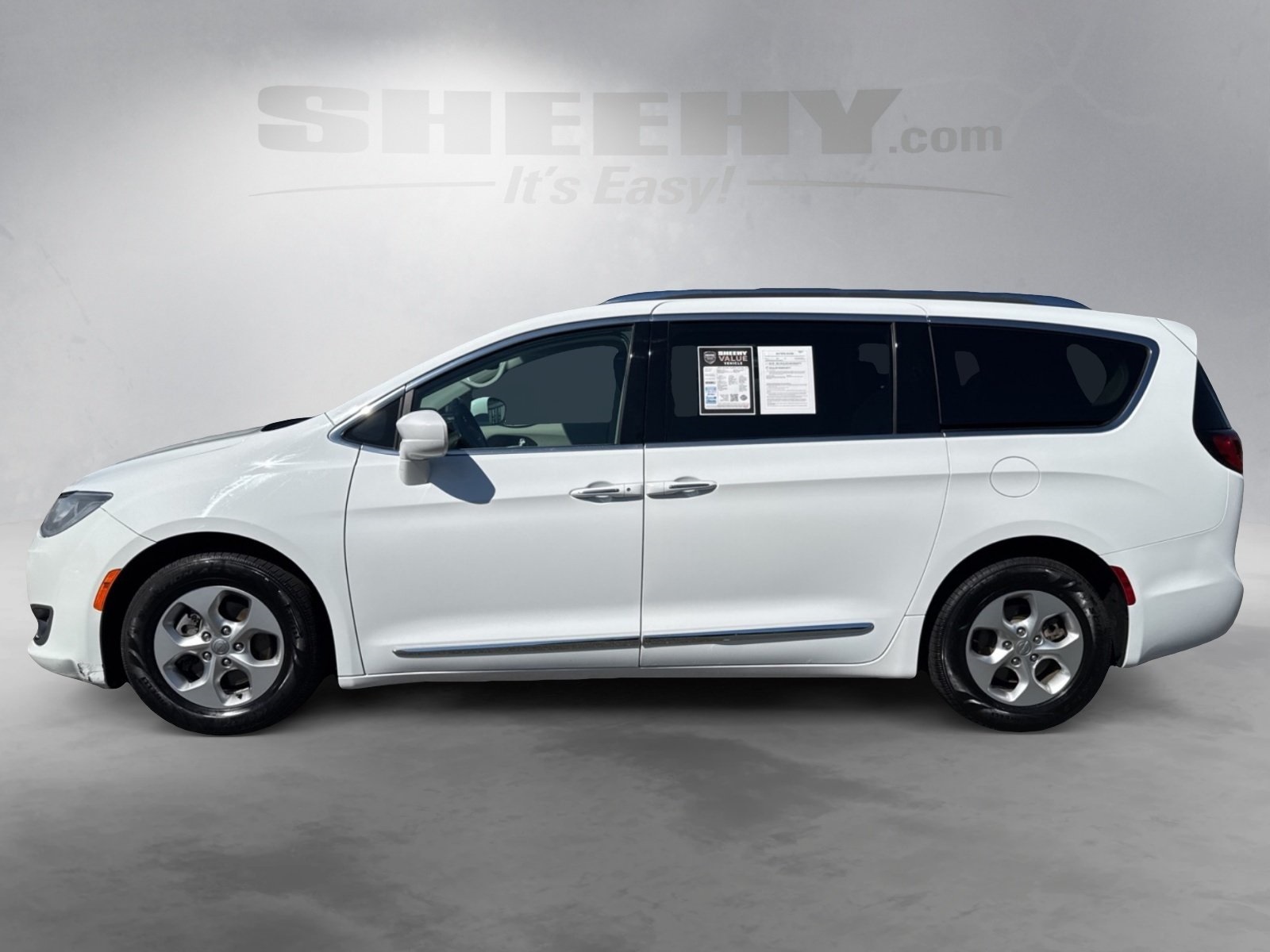 2017 Chrysler Pacifica Touring Plus photo 14