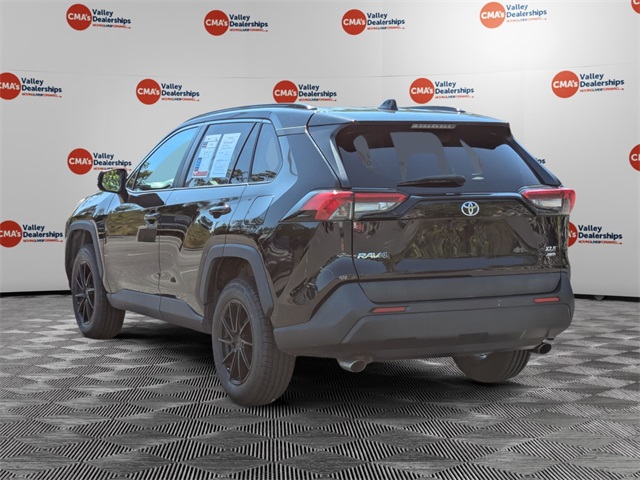 2019 Toyota RAV4 XLE photo 7