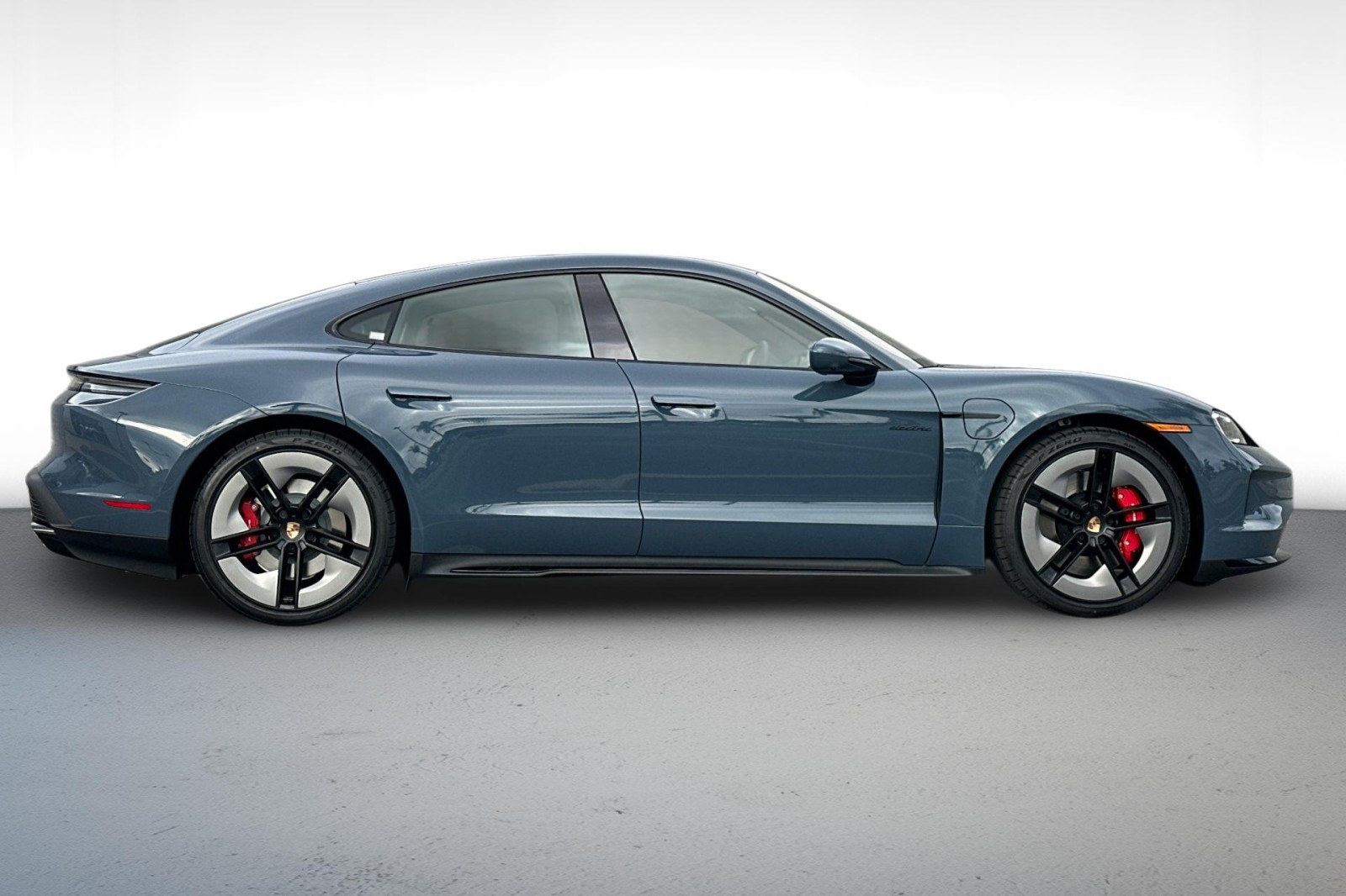 2026 Porsche Taycan GTS photo 10